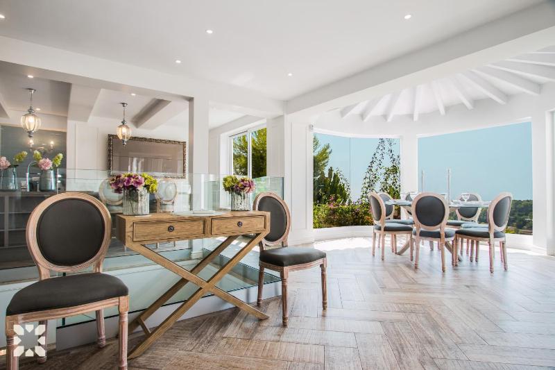 Villa La Casa Blanca by Abahana Villas - image 7