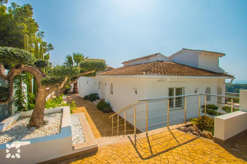 Villa La Casa Blanca by Abahana Villas - image 14