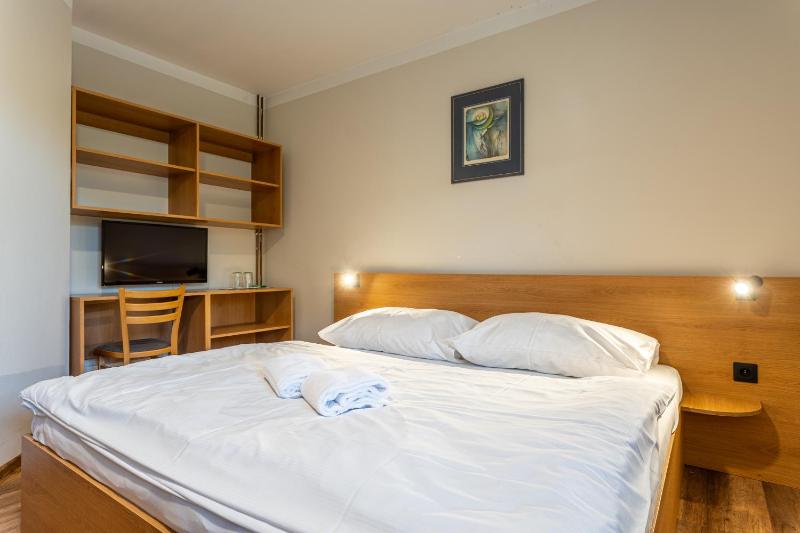 Double Room image 3