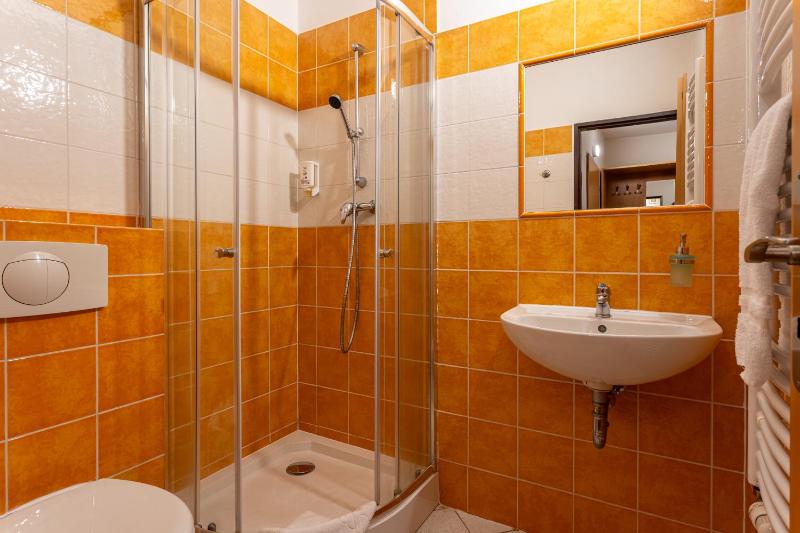 Double Room image 4