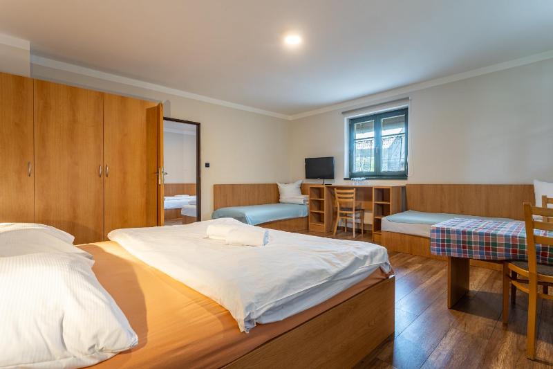  Quintuple Room image 1