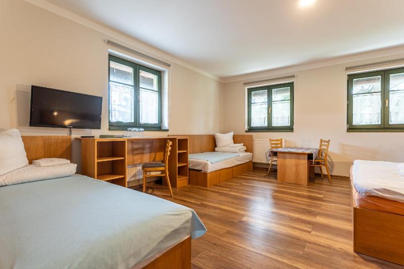  Quintuple Room image 3