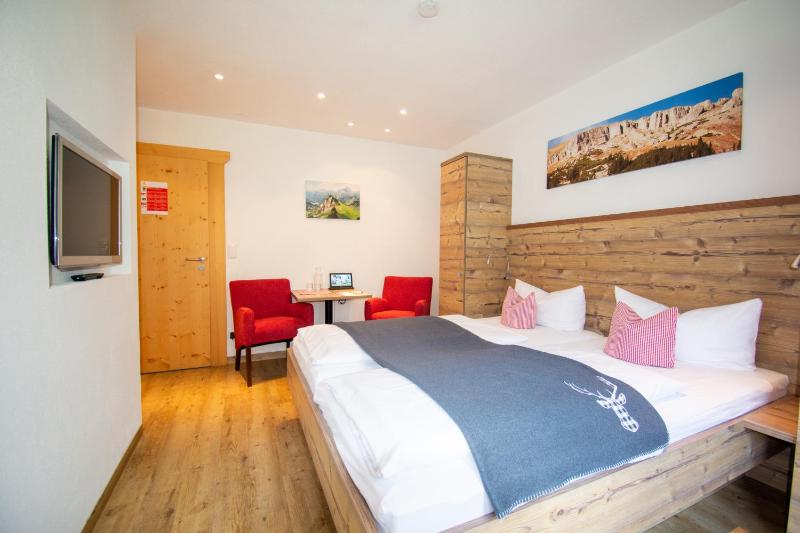 Superior Double Room with Balcony image 3