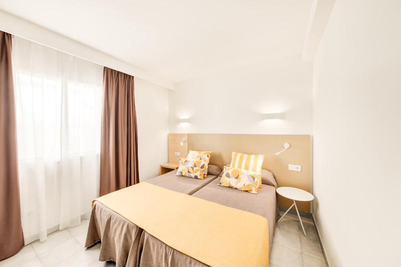 One-Bedroom Apartment image 3