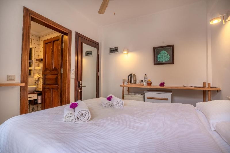 Small Double Room image 4