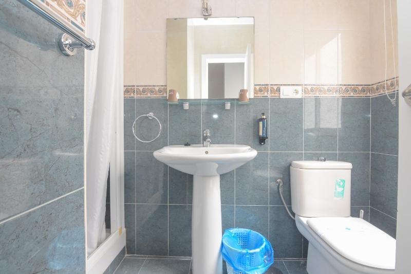 Single Room image 3