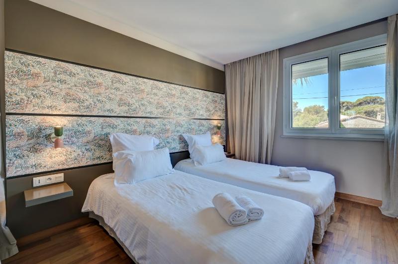 Twin Room image 1