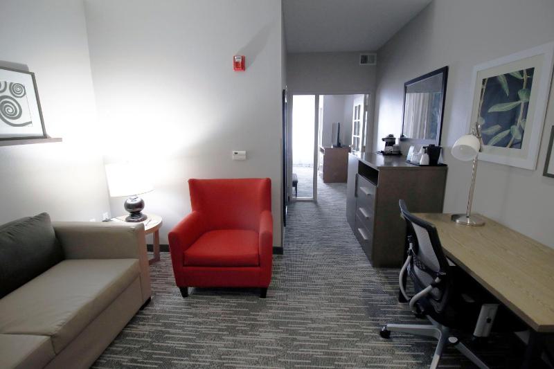 One-Bedroom King Suite - Non-Smoking image 4