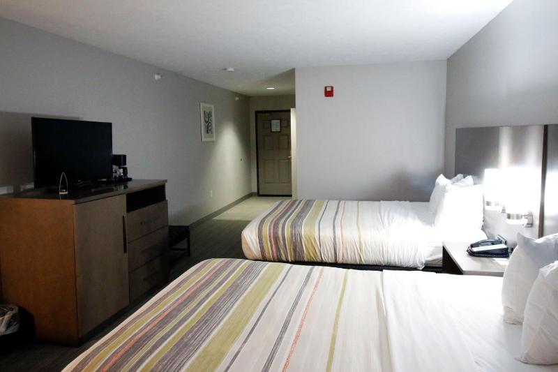Queen Room with Roll-In Shower - Disability Access/Non-Smoking image 2