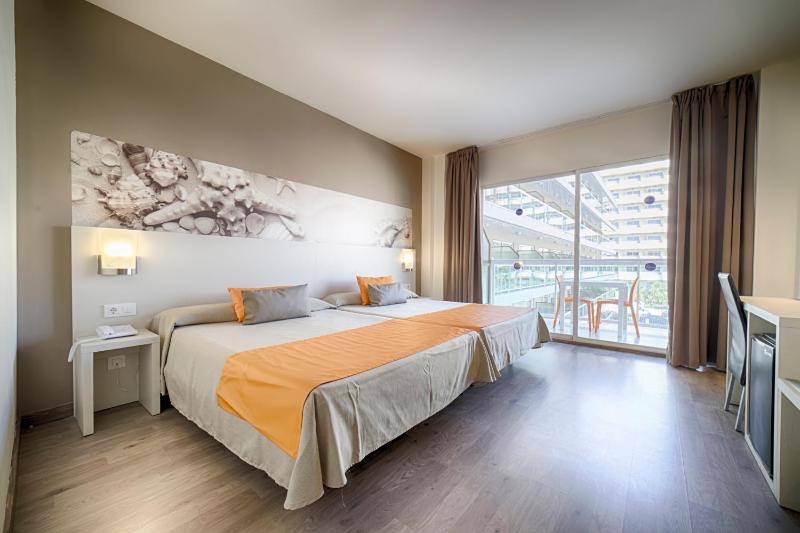 Quadruple Room (2 Adults + 2 Children) image 3