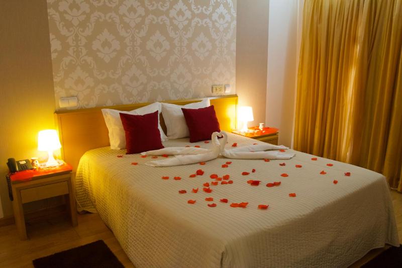 Special Offer - Romantic Twin Room image 3
