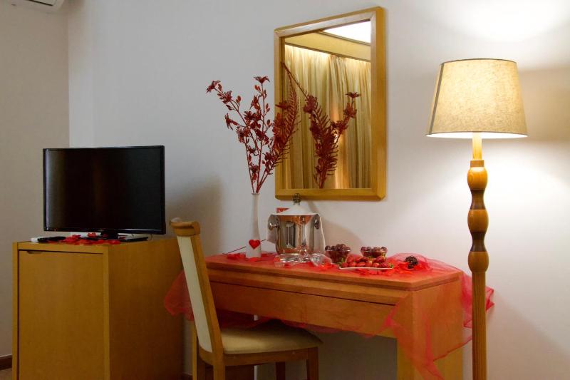 Special Offer - Romantic Twin Room image 4