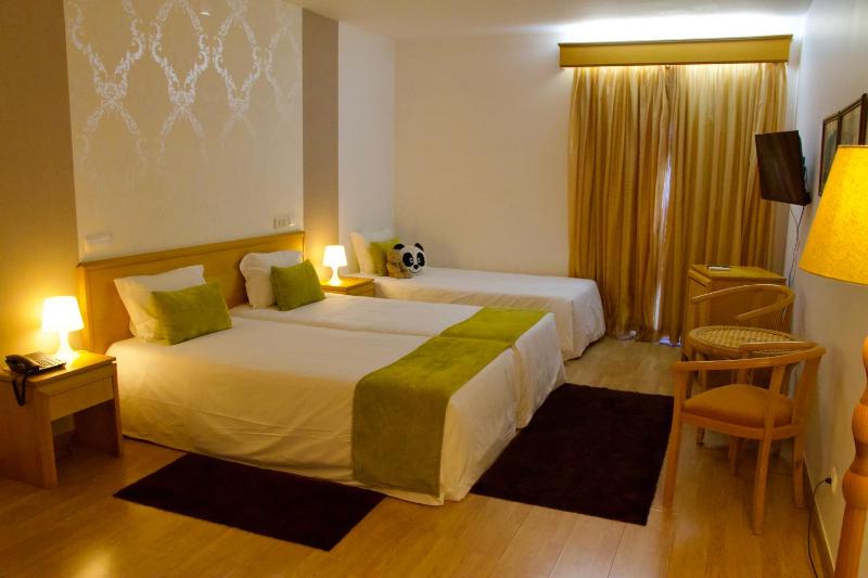 Twin Room with Extra Bed (3 Adults) image 1