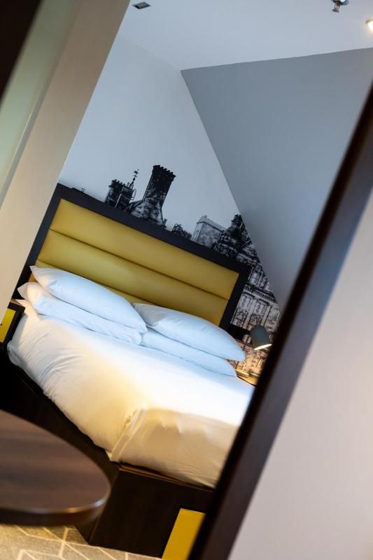 Double Room image 4