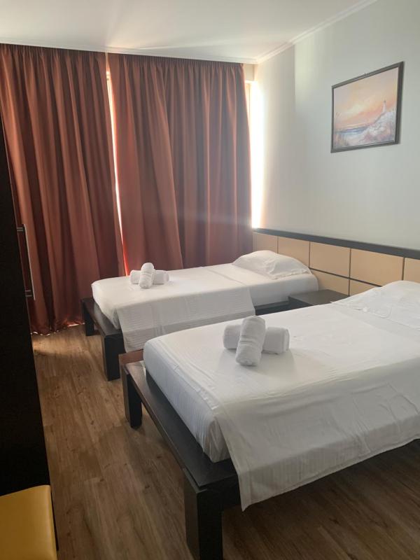 Twin Room with Sea View image 4