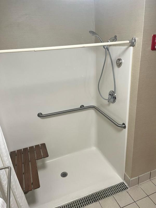 King Room - Accessible/Non-Smoking image 4