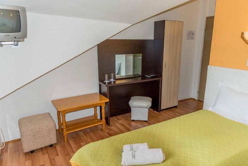 Budget Double Room image 4