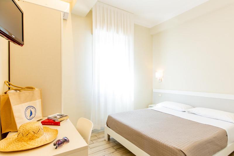 Small Double Room image 1