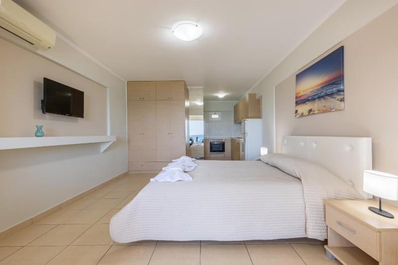 Studio with Sea View image 3