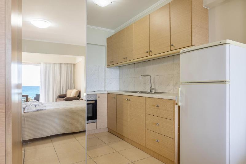 Studio with Sea View image 2