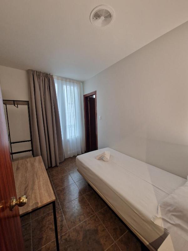 Single Room image 2