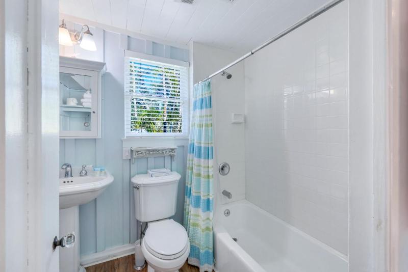 Roosevelt Cottage - image 32
