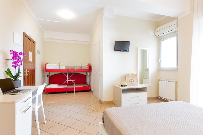Premium Quadruple Room image 3