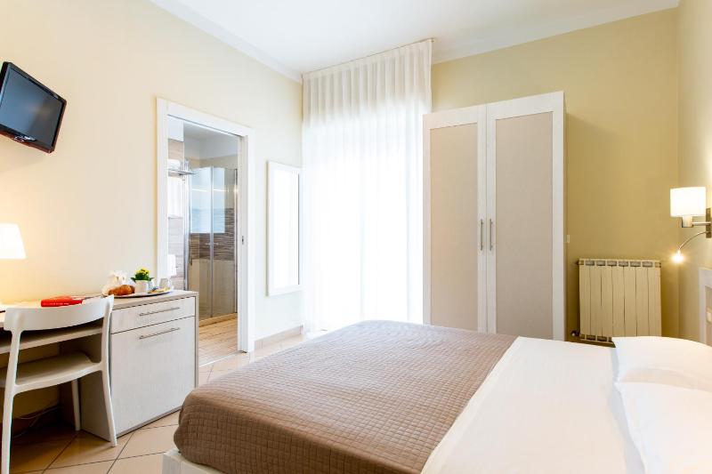 Comfort Room with Lateral Sea View image 1