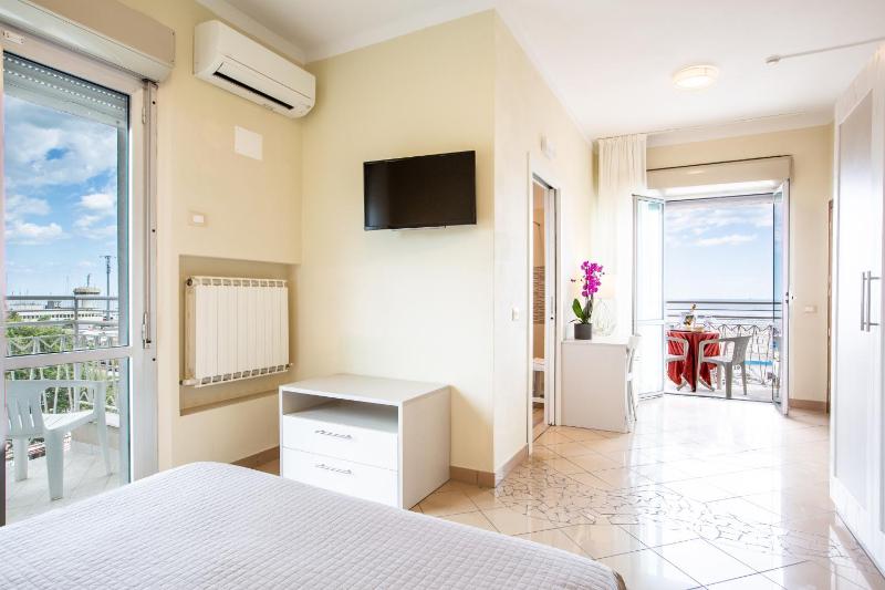 Superior Room with Frontal Sea View image 1
