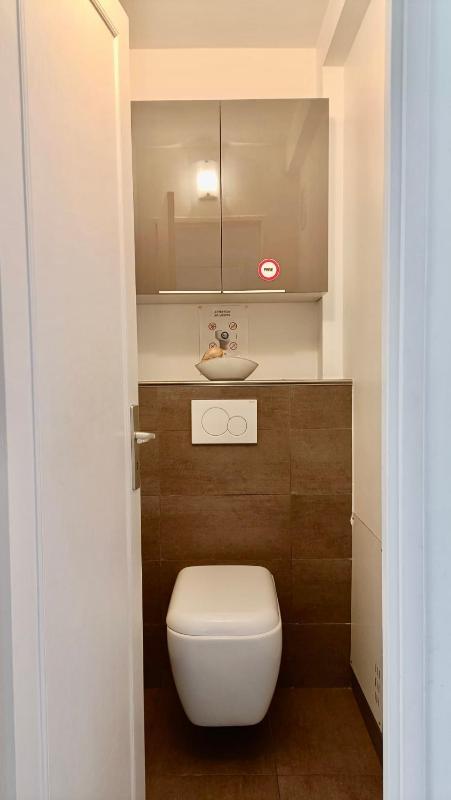 One-Bedroom Apartment image 4