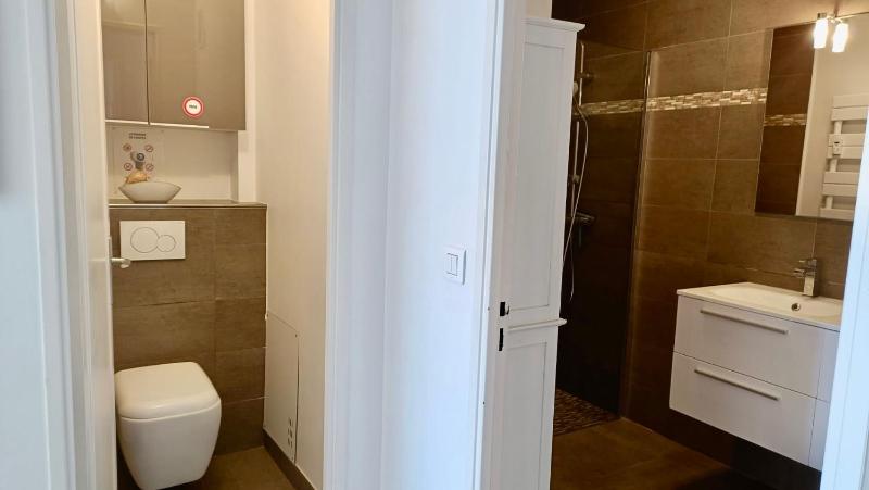 One-Bedroom Apartment image 3