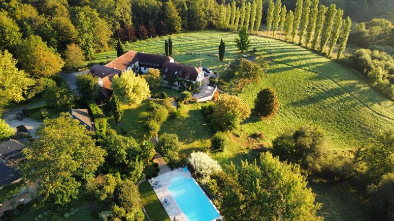 Double or Twin Room with Garden View image 4