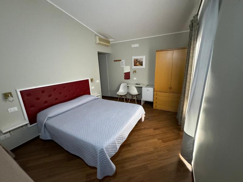 Double Room image 3