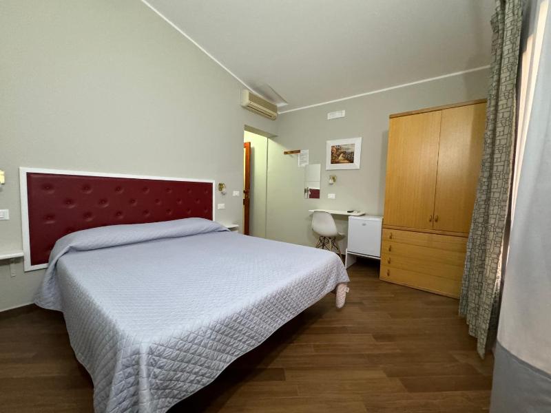 Double Room image 4