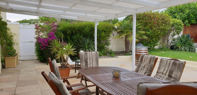 Charming fully fitted double storey Cottage near Constantia Village - image 2
