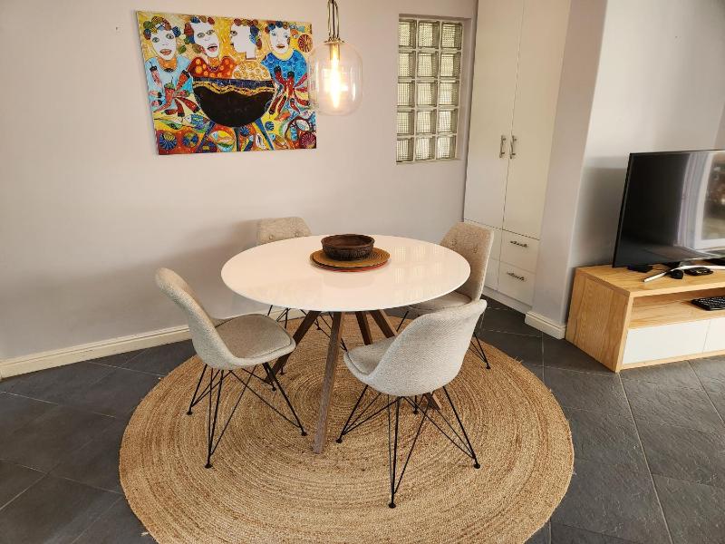 Charming fully fitted double storey Cottage near Constantia Village - image 12