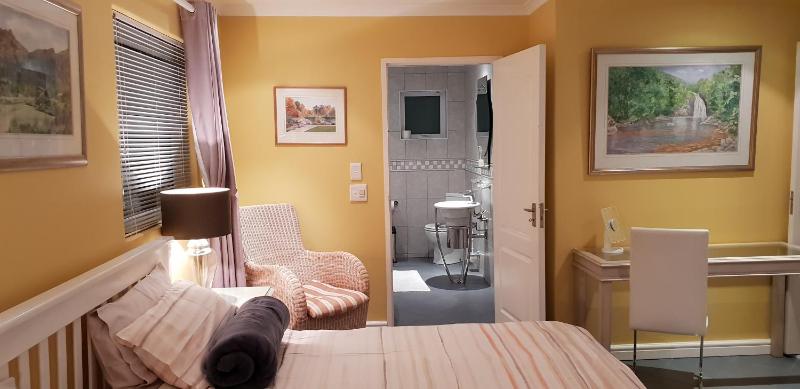 Charming fully fitted double storey Cottage near Constantia Village - image 6