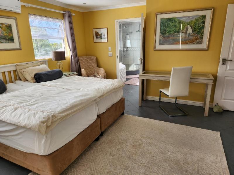 Charming fully fitted double storey Cottage near Constantia Village - image 10