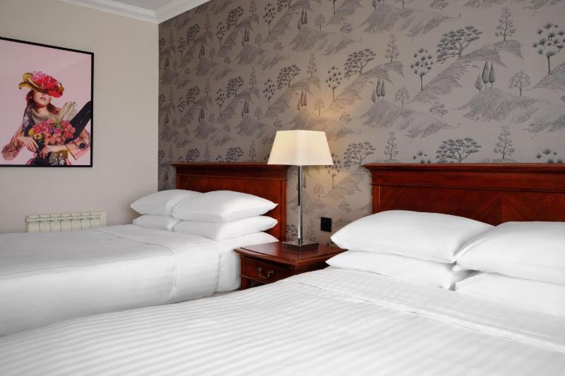 Deluxe Double Room with Two Double Beds image 4