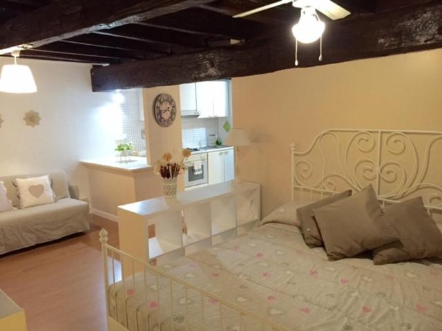 Studio Apartment image 4