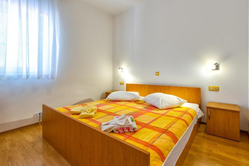 Apartments with a parking space Mali Losinj (Losinj) - 8026 - image 2