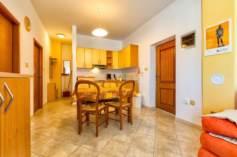 Apartments with a parking space Mali Losinj (Losinj) - 8026 - image 4
