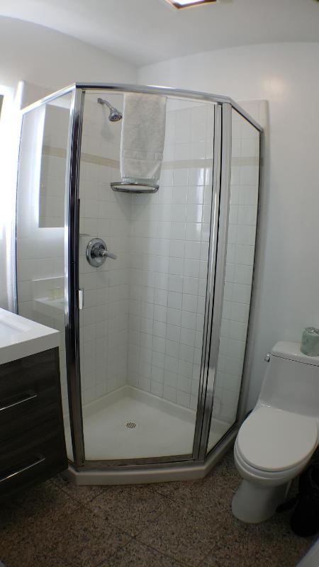 Standard King Room image 4