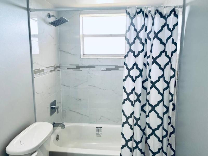 MODERN 2BR 2BA CONDO near AVENTURA! Wi-Fi! Parking - image 14