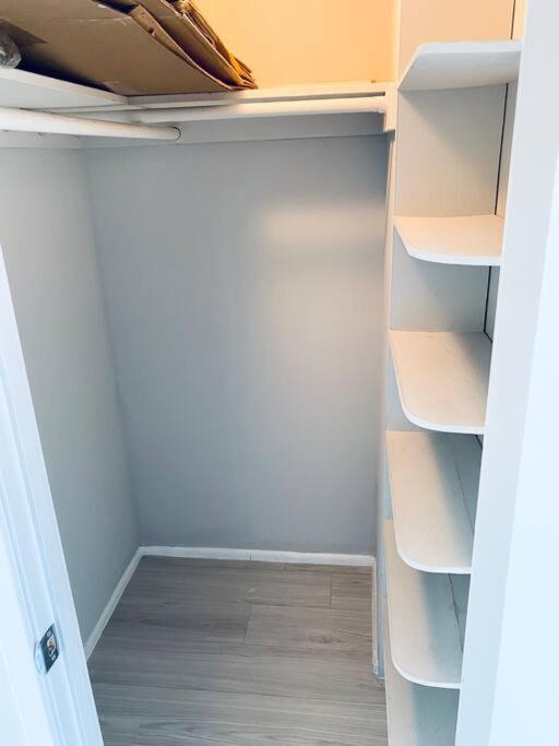 MODERN 2BR 2BA CONDO near AVENTURA! Wi-Fi! Parking - image 16