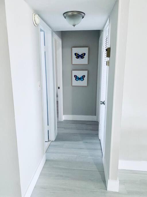 MODERN 2BR 2BA CONDO near AVENTURA! Wi-Fi! Parking - image 15