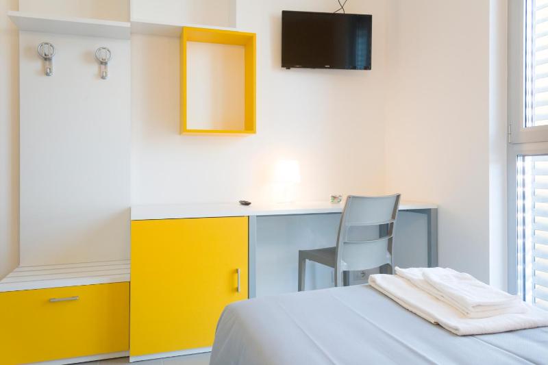 Single Room image 3