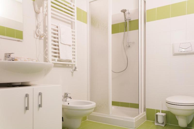 Double or Twin Room image 4