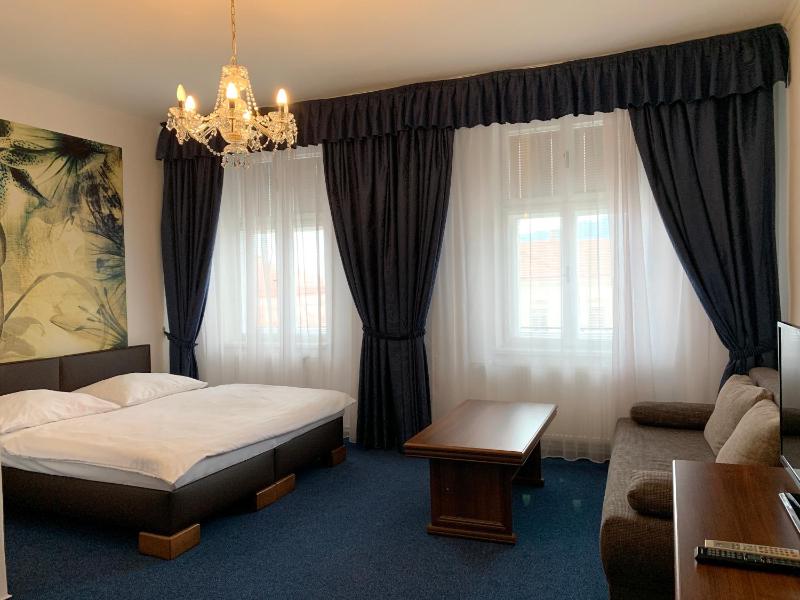 Double or Twin Room image 3