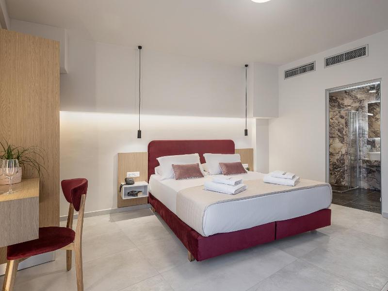 Miss Marrone City Hotel - image 18